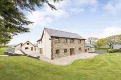 غاريث بايل يرفع التأهب الأمني حول منزله في ويلز