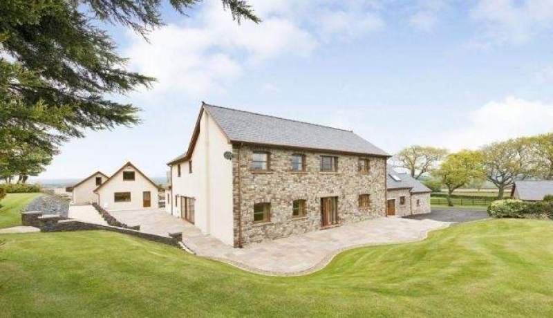 غاريث بايل يرفع التأهب الأمني حول منزله في ويلز