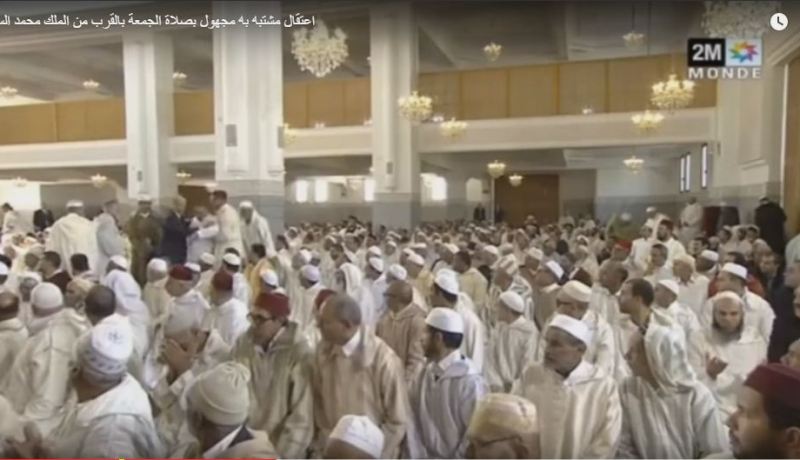 اعتقال مصلي لأنه تواجد قرب محمد السادس خلال صلاة الجمعة