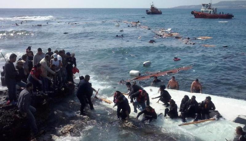 مصرع 74 مهاجرا بعد سرقة محرك قاربهم في ليبيا
