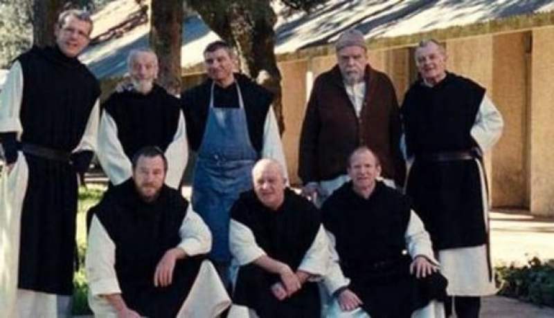 السفير الفرنسي حضر حفل زفاف إرهابي وشقيقه ومنحهما هديتين