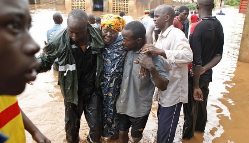 مصرع 15 شخصا جراء الفيضانات في باماكو