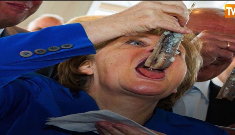 صور طريفة لسياسيين تخلوا عن الدبلوماسية