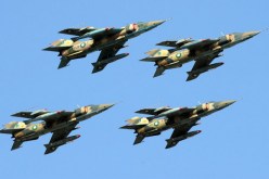 الجيش الباكستاني يقصف مخابئ لمتشددين بعد الهجوم على مطار كراتشي