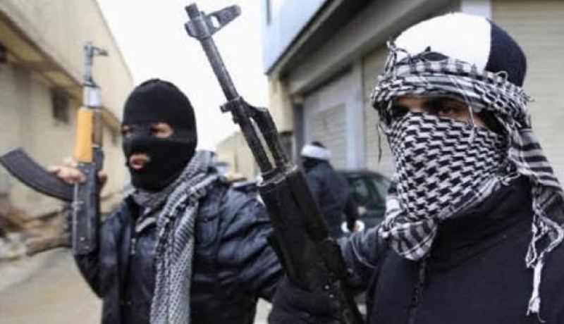 أحد طياري الطائرة الروسية التي أسقطت أسره مسلحو المعارضة السورية