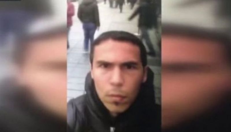 شاهد.. شبيه منفذ هجوم اسطنبول يتلقّى ضربا مبرحا من أتراك غاضبين
