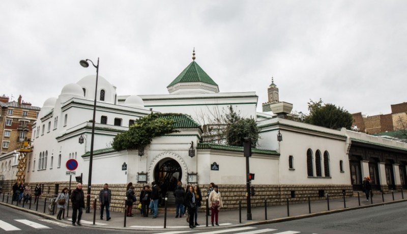 مسجد باريس يعيد فتح أبوابه بشروط