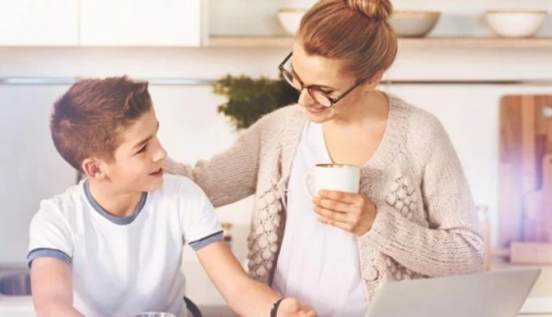 كيف أنقذ ابني من عزلته الدائمة.. بسبب حساسيته الزائدة؟