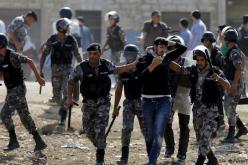 مقتل  فلسطيني وإعتقال آخر بالضفة الغربية