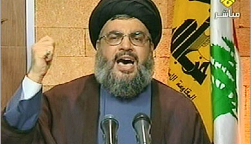 حزب الله يندد بـ”التواطىء العربي” على غزة بتظاهره أمام السفارة المصرية في بيروت