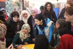 التركية توبا بيوكستون تزور مخيم اللاجئين السوريين بالأردن