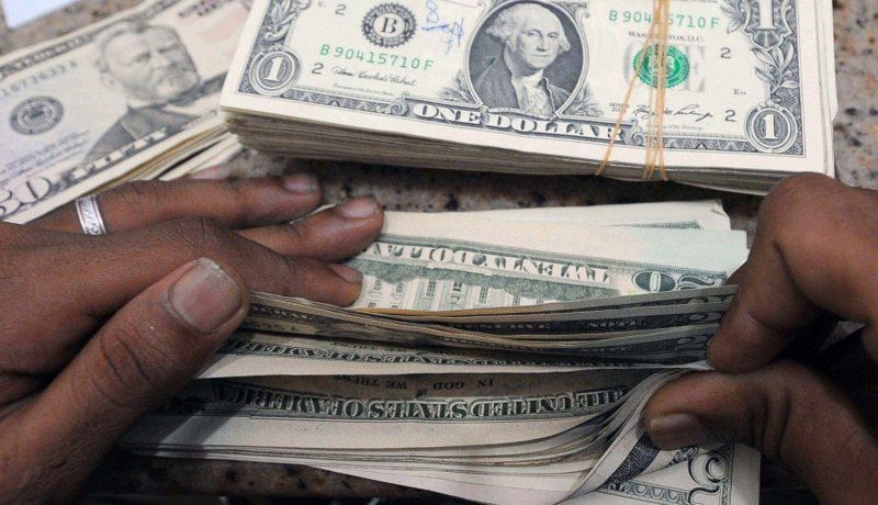 الجزائر تمنح حكومة السبسي قرضا بقيمة 100 مليون دولار