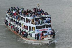 فقدان العشرات إثر غرق سفينة بنغلاديش