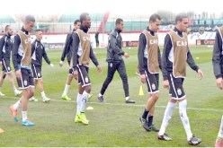 اللاعبون ينتقدون خيارات ماضوي وضغوطات كبيرة قبل مواجهة العلمة