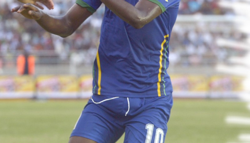 وفد تنزانيا يشـرع في استفزازاته مع الوصول إلى المطار ويرفض ركوب الحافلة