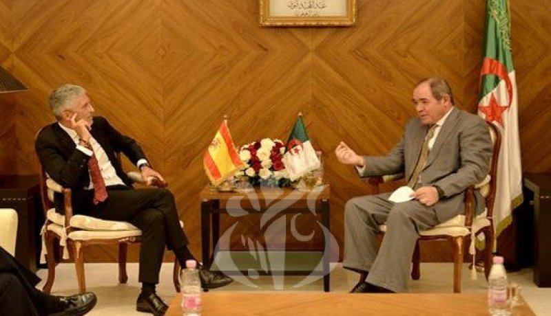 بوقدوم يستقبل وزير الداخلية الإسباني فرناندو قرند مارلسكا غوميز