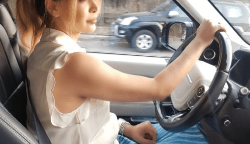 هجوم عنيف على نوال الزغبي بسبب مخالفتها لقانون المرور