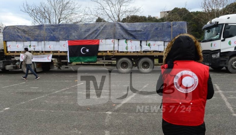 بالصور: الجزائر ترسل قافلة مساعدات أخرى إلى ليبيا
