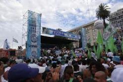 عشرات الالاف من الأرجنتينيين يتظاهرون في بوينس ايرس ضد الرئيسة كريستينا كيرشنر