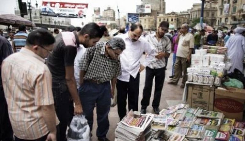 مصادرة اعداد جريدة الدستور المصري بتهمة اهانة الرئيس مرسي