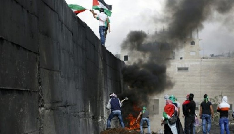 مقتل فلسطيني برصاص الجيش في الخليل بعد محاولته طعن جندي اسرائيلي
