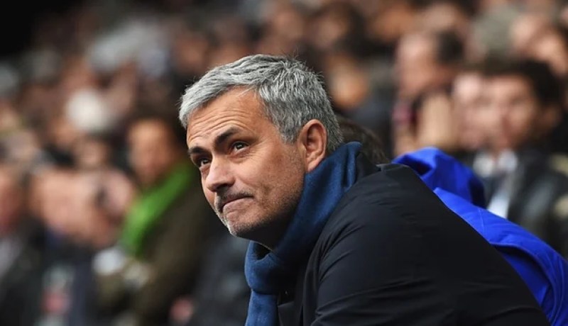 مورينيو يقترب من صفوف نادي مانشستر يونايتد الإنجليزي