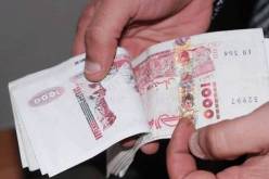 وزير المالية ينفي اللجوء إلى أي تخفيض في قيمة الدينار