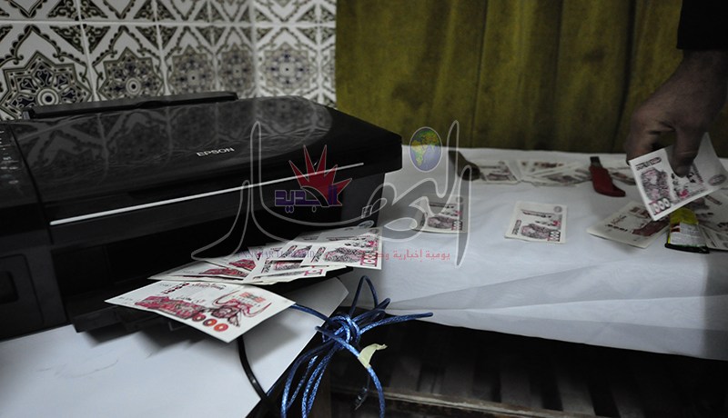 تفكيـك شبكة يقودها شرطي تستغل مسـتودعا لتزوير الأوراق النقدية بالعاصمة