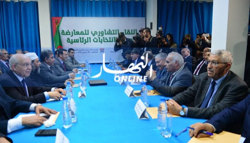 المعارضة: قرارات الرئيس غير دستورية وهي التفاف على مطالب الشعب