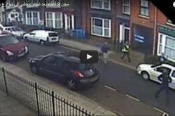 بالفيديو.. 3 إخوة يعتدون على شخص في شوارع بريطانيا