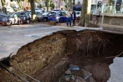 بالصورة والفيديو..  إنهيار أرضي مفاجئ في مدينة يابانية