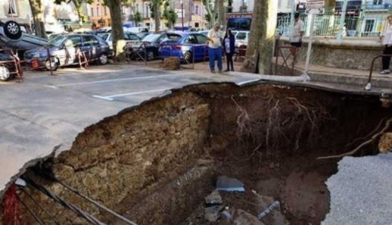 بالصورة والفيديو..  إنهيار أرضي مفاجئ في مدينة يابانية