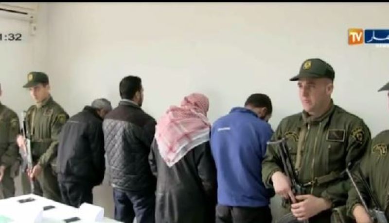 فيديو.. القبض على عصابة مختصة في تهريب القطع الأثرية بالشلف