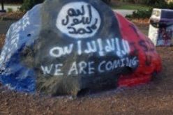 داعش يهدد فرنسا بصخرة من الولايات المتحدة الامريكية