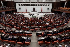 البرلمان التركي يمنح الثقة لحكومة داود أوغلو