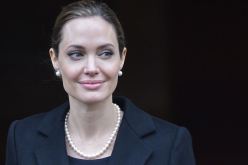 أنجلينا جولي تشغل مهنة أستاذ في جامعة لندن للإقتصاد لمدة عام