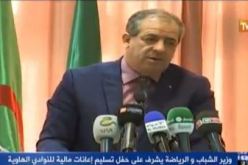 بالفيديو ..وزير الشباب والرياضة يسلم الشرط الثاني من الإعانات المخصصة للنوادي الهواة