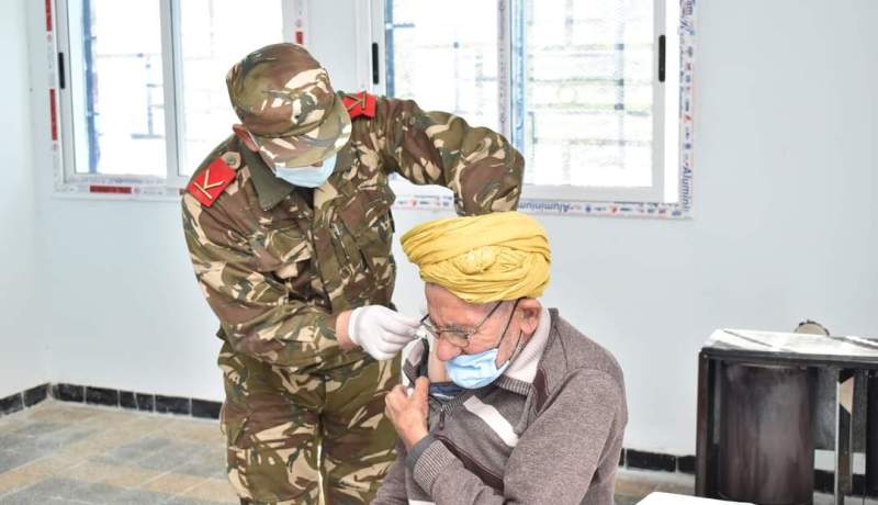 الجيش في حملة تلقيح ضد الأنفلونزا وكشف عن كورونا بمشتة خيرون في سوق أهراس