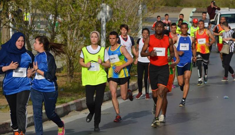 بالصور..ماراتون الجيش الوطني يحضى بمشاركة واسعة من كلا الجنسين