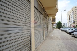 30 يوما أمام المستفيدين من محلات الرئيس لفتحها أو تجريدهم منها
