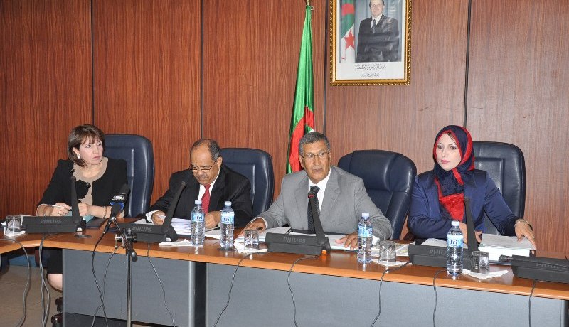 النواب يؤكدون على ضرورة إصلاح النظام المالي و الحد من تراجع قيمة الدينار