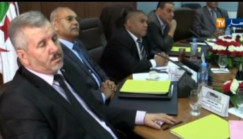 بالفيديو النوم والفايسبوك في إجتماع حاسم للجنة الفلاحة بالبرلمان