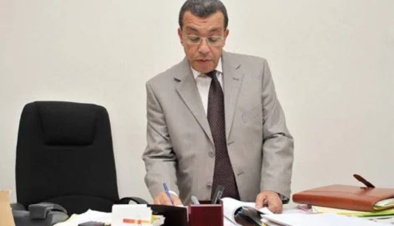 وزير المالية يدعو إلى تجنيد كل الطاقات لضمان خدمة عمومية ناجعة