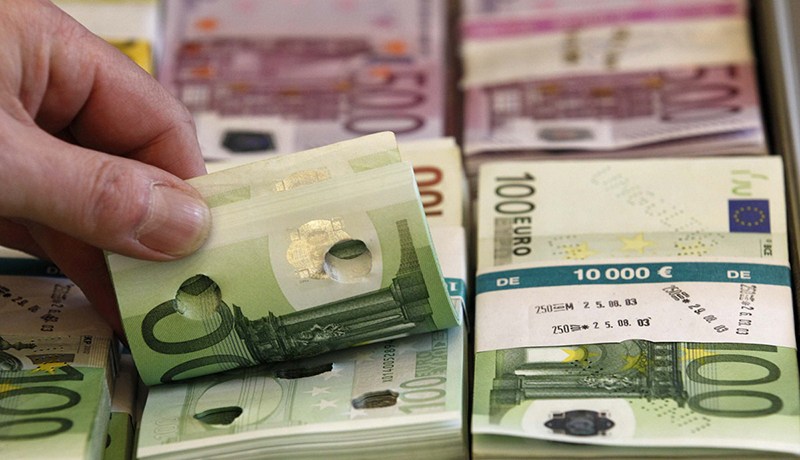 الجمارك تكشف تهريب 30 مليون أورو إلى الخارج خلال 2015