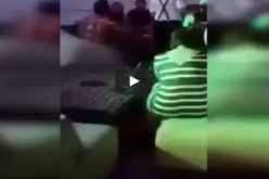 بالفيديو.. وزير خارجية المغرب ومستشار محمد السادس داخل كاباريه في قطر