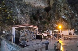 بالفيديو..انهيار صخري على طريق سوق الاثنين و درقينة ببجاية