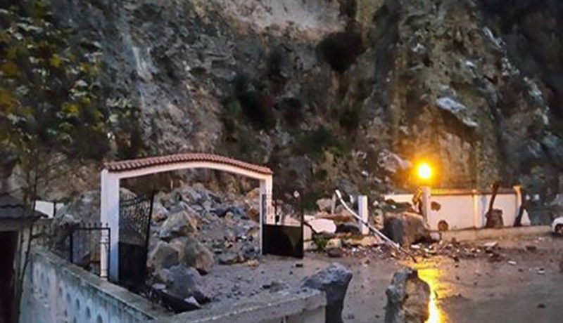 بالفيديو..انهيار صخري على طريق سوق الاثنين و درقينة ببجاية