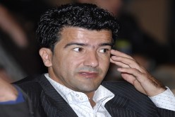 الفنان حكيم دكار يصاب بجروح في حادث سير بالمغير