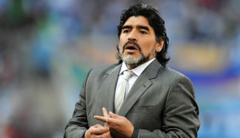 مارادونا يدعم الأميرعلي بن الحسين للفوز بمنصب رئيس الفيفا