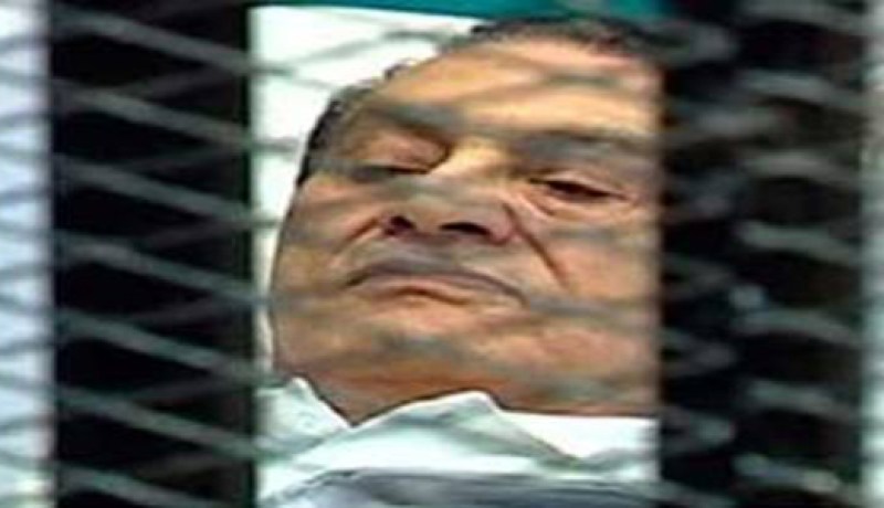 مبارك يبكي في ذكرى التنحي .. و الأطباء يصبرونه بالمهدئات